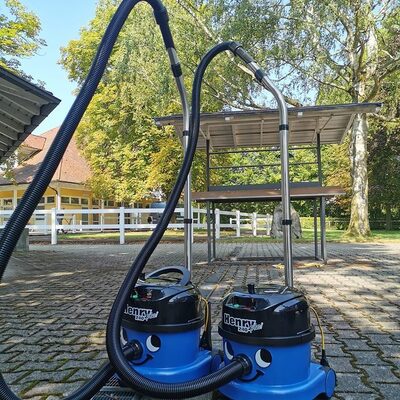 Zwei Kesselsauger im Außeneinsatz auf einem Veranstaltungsgelände